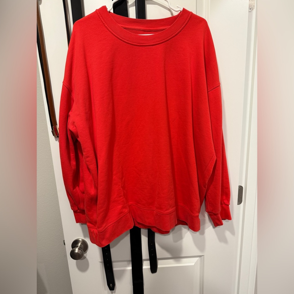 Lululemon oversize. Small stain refer in the pic otherwise great condition